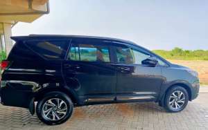 Jual bekas Toyota Kijang Innova 2022 Diesel Matic Hitam,lokasi di Depok Kota
