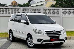 Jual bekas Toyota Kijang Innova 2.5G 2.5 G Diesel Solar AT Matic 2013 Putih.,lokasi di Jakarta Barat