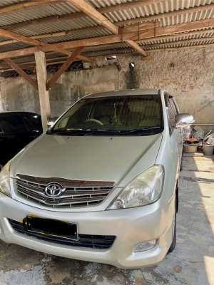 Jual bekas Toyota Kijang Innova Matic 2.0 V BENSIN-AT 2011,lokasi di Jakarta Barat