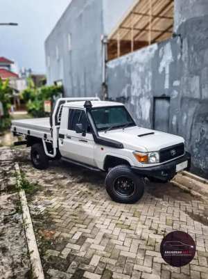 Jual bekas Toyota LAND CRUISER BUNDERA PICKUP 4x4 2013 SUPER RARE ITEM,lokasi di Surabaya Kota