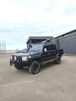 Jual bekas Toyota Land Cruiser bundera VDJ 2014 Double cabin,lokasi di Jakarta Utara