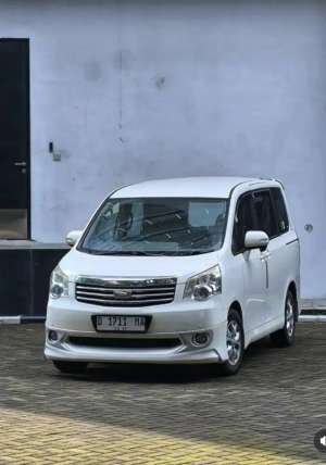 Jual bekas TOYOTA NAV-1 V LIMITED 2.0 AT 2014 NIK 2013,lokasi di Bandung Kota