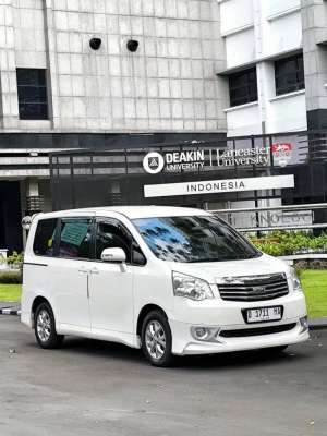 Jual bekas TOYOTA NAV-1 V LIMITED 2.0 AT 2013 ORIGINAL,lokasi di Bandung Kota