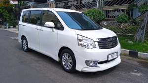 Jual bekas Toyota Nav1 2015 Bensin,lokasi di Surabaya Kota