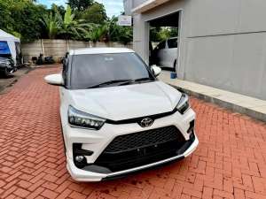 Jual bekas Toyota Raize 1.0 GR TSS 2021 AT super white,lokasi di Jakarta Selatan