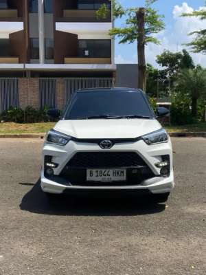 Jual bekas Toyota Raize 1.0 Turbo Gr Cvt At 2023,lokasi di Jakarta Barat
