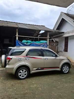 Jual bekas Toyota Rush 2009 Bensin,lokasi di Surabaya Kota