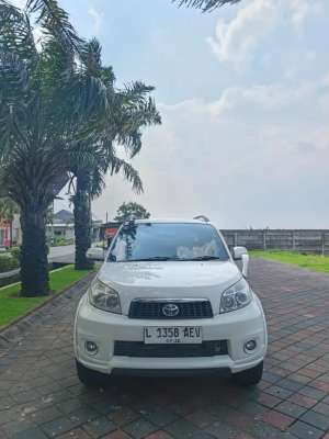 Jual bekas TOYOTA RUSH G 2014 MANUAL,lokasi di Surabaya Kota