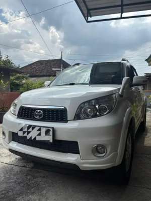 Jual bekas Toyota Rush MT 2013 Putih,lokasi di Sukoharjo Kab.