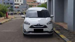 Jual bekas Toyota Sienta 1.5 V facelift Cvt AT Putih 2021 Km.49rb Antikk,lokasi di  