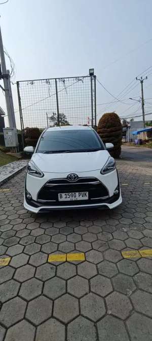 Jual bekas Toyota Sienta 2016 Bensin,lokasi di Depok Kota