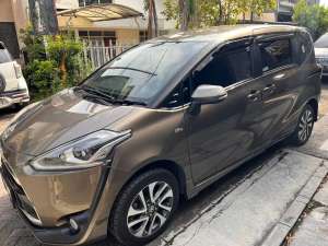 Jual bekas Toyota Sienta 2017 Bensin,lokasi di Surabaya Kota