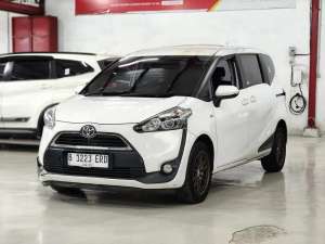 Jual bekas Toyota Sienta 2017 Bensin,lokasi di Depok Kota