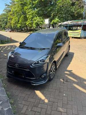 Jual bekas Toyota Sienta Q 2018,lokasi di Tangerang Selatan Kota