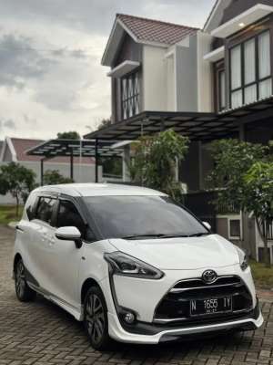 Jual bekas Toyota Sienta Q matic 2016 pmk 2017,lokasi di Malang Kota