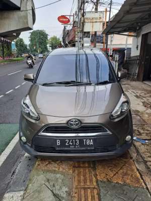 Jual bekas Toyota Sienta V,lokasi di Jakarta Timur