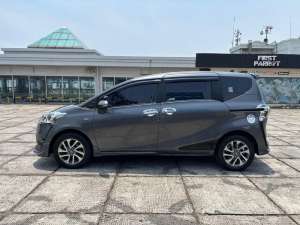 Jual bekas Toyota Sienta V AT 2017 Bensin,lokasi di Jakarta Pusat