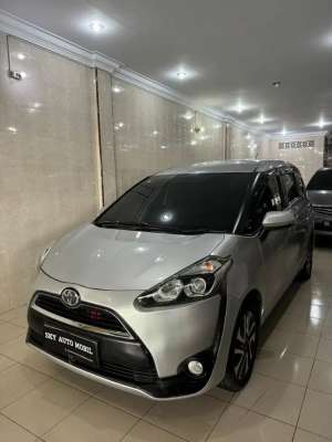 Jual bekas Toyota Sienta V Manual Silver 2017,lokasi di Medan Kota