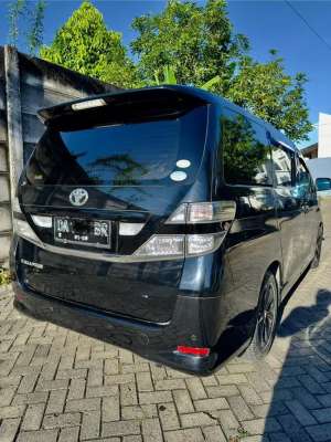 Toyota Vellfire 2008 lokasi di Banjarbaru Kota, tersedia melalui melalui situs Olx