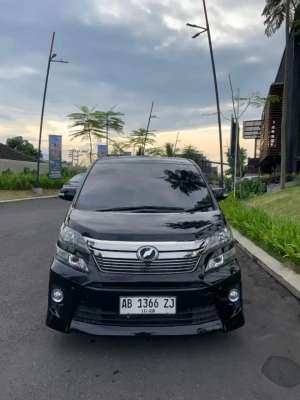 Jual bekas Toyota Vellfire Z 2.4 AT Premium Sound 2013Hitam Metalik, Mewah.,lokasi di Sleman Kab.