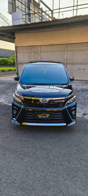 Jual bekas Toyota Voxy 2.0 20192020 Wrn Hitam Mulus Pjk Pjg,lokasi di Jakarta Timur