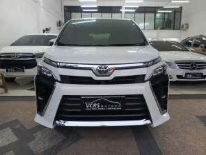 Jual bekas TOYOTA VOXY 2.0 2020 KHUSUS YANG CARI KONDISI SUPER ISTIMEWA SURABAYA,lokasi di Surabaya Kota