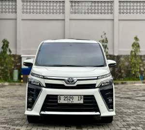 Jual bekas TOYOTA VOXY 2.0 AT 2019,lokasi di Tangerang Kota