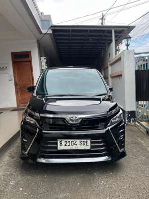 Jual bekas Toyota Voxy 2.0 AT 2020 Hitam,lokasi di Tangerang Kota