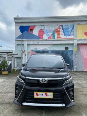 Jual bekas toyota Voxy 2.0 AT 2021,lokasi di Jakarta Timur