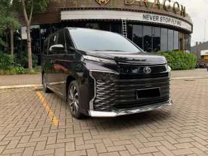 Jual bekas TOYOTA VOXY 2.0 AT 2023 HITAM,lokasi di Bekasi Kota