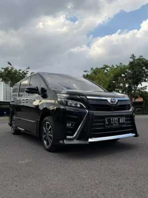 Jual bekas Toyota Voxy 2.0 Matic 2023 Km 14 rb,lokasi di Surabaya Kota