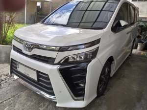 Jual bekas Toyota voxy 2018 at matic sunroof,lokasi di Bandung Kota
