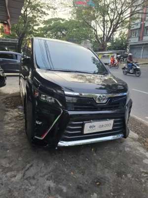 Toyota Voxy 2019 lokasi di Makassar Kota, tersedia melalui melalui situs Olx