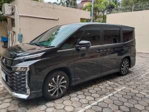 Jual bekas Toyota Voxy 2025 Bensin,lokasi di Surabaya Kota