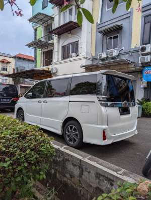 Jual bekas Toyota Voxy AT 2021,lokasi di Jakarta Barat