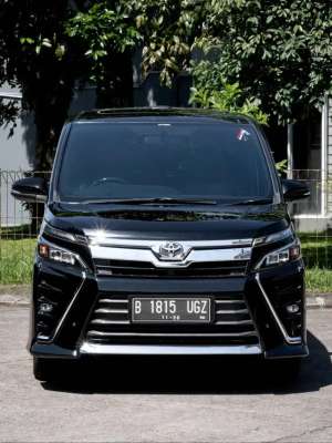 Jual bekas Toyota Voxy matic 2017 hitam,lokasi di Bandung Kota