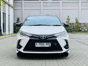 Jual bekas TOYOTA YARIS 1.5 GR Sport TwoTone Bensin AT 2022 Warna Putih Full ORI,lokasi di Tangerang Selatan Kota