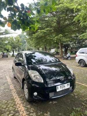 Toyota Yaris 2006 Bensin , tersedia melalui melalui situs Olx