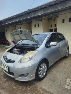 Jual bekas Toyota Yaris 2010 Bensin,lokasi di Surabaya Kota