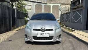 Jual bekas Toyota Yaris E AT 2012 SILVER BAGUS,lokasi di Bekasi Kota