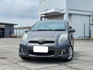 Jual bekas TOYOTA YARIS E AT MATIC AUTOMATIC 2013 ABU ABU,lokasi di Jakarta Pusat