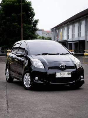 Jual bekas Toyota Yaris e matic 2012 hitam,lokasi di Bandung Kota