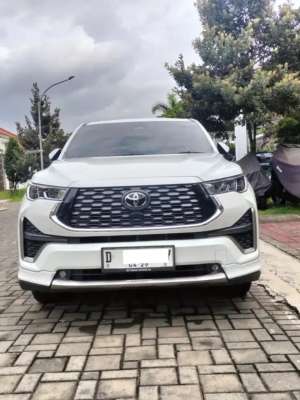 Jual bekas Toyota zenix hybrid,lokasi di Bandung Kota