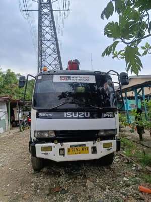 Jual bekas Truk Isuzu crane 12 t,lokasi di  