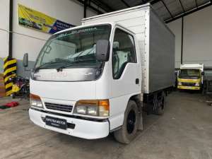 Jual bekas Truk Isuzu ELF 4Rd Th2011 Box Alumunium,lokasi di Surabaya Kota