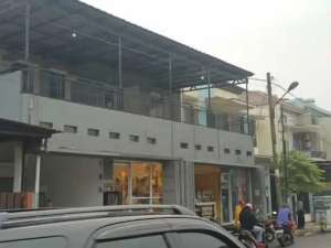 Turun HargaDi Jual Rumah Dan 3 Toko Lokasi Strategis Jalan Raya Galaxy lokasi di Bekasi Kota, tersedia melalui melalui situs Olx