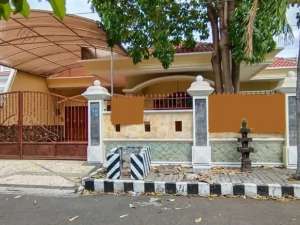 TURUN HARGARUMAH MANYAR KARTIKA BAGUS TERAWAT SIAP HUNI LOKASI TENGAH KOTA. DEKAT MALL, SEKOLAH, KAMPUS, MERR lokasi di Surabaya Kota, tersedia melalui melalui situs Olx