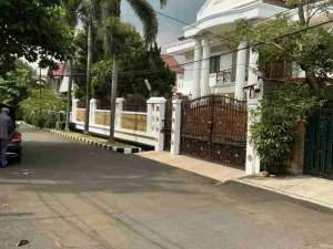 Turun Signifikan Rumah Besar di Perumahan Eksklusif CinereLT 740 m, LB 683 m lokasi di Depok Kota, tersedia melalui melalui situs Olx