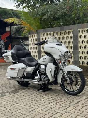 Jual bekas ULTRA LIMITED LO KM17rb FULLPAPER RARE COLOUR FULL ACC SIAP TOURING,lokasi di Jakarta Selatan