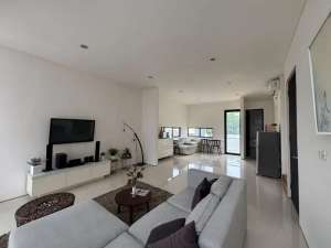 Unit Terakhir di Pondok Cabe Siap Huni, Dekat Akses Tol Pamulang - Serpong lokasi di Tangerang Selatan Kota, tersedia melalui melalui situs Olx